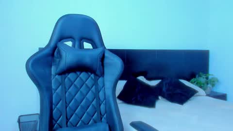 Mathew Flintt  online show from February 5, 12:37 am