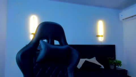 Mathew Flintt  online show from April 22, 2:03 am