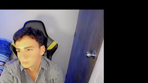 Snapshot of mathiass_twinkk_ chatting on March 21, 3:33 am MATHIAS online show from March 21, 3:33 am