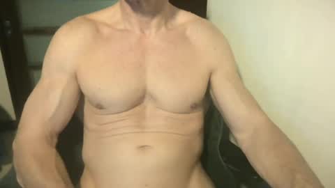 Snapshot of matiasmartin2030 chatting on July 1, 12:34 am MatiasMatureMuscle online show from July 1, 12:34 am