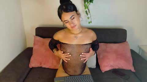 Snapshot of matildataylor__ chatting on May 17, 12:12 pm Matilda online show from May 17, 12:12 pm