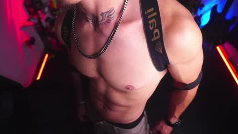 Snapshot of matiusdf chatting on April 28, 4:28 am matius online show from April 28, 4:28 am