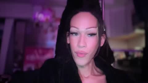 MOLLY MILLS online show from December 18, 3:45 am