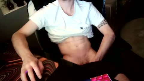 Snapshot of matt1q237916 chatting on July 6, 1:46 am matt1q237916 online show from July 6, 1:46 am