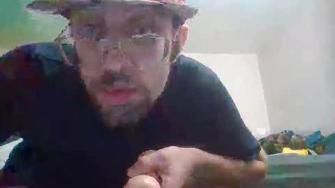 matt48195571828 online show from April 8, 8:42 pm