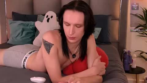 Snapshot of matt_colton chatting on October 25, 6:02 pm Matt Colton. Follow and rate me please it really important for me3 online show from October 25, 6:02 pm