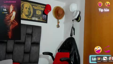 Snapshot of matt_rodriguez92 chatting on May 11, 10:43 am matt rodriguez92 online show from May 11, 10:43 am