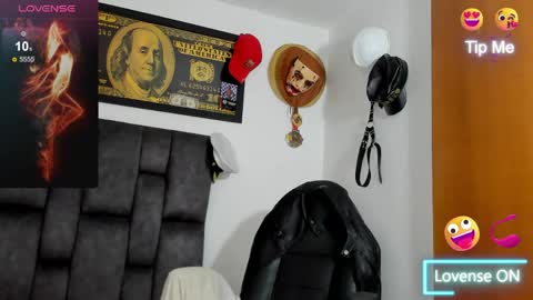 Snapshot of matt_rodriguez92 chatting on May 24, 9:25 am matt rodriguez92 online show from May 24, 9:25 am