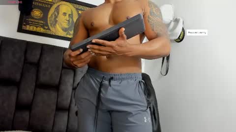 Snapshot of matt_rodriguez92 chatting on July 14, 10:43 am matt rodriguez92 online show from July 14, 10:43 am