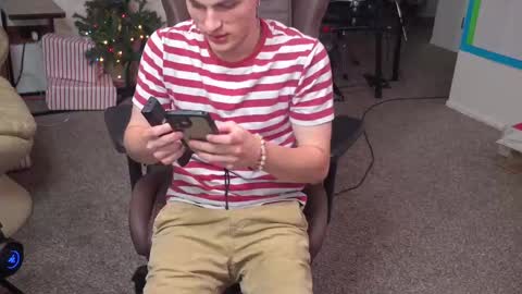 Snapshot of mattcashxxx chatting on December 9, 2:02 am Matt Cash online show from December 9, 2:02 am