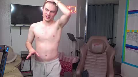 Snapshot of mattcashxxx chatting on December 13, 2:54 am Matt Cash online show from December 13, 2:54 am