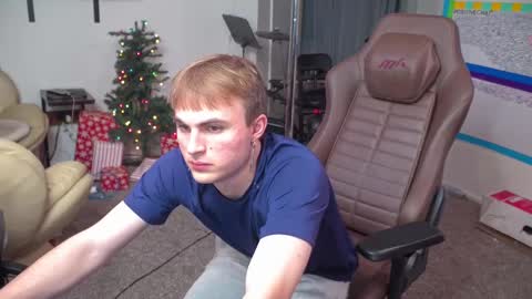 Snapshot of mattcashxxx chatting on December 17, 2:12 am Matt Cash online show from December 17, 2:12 am