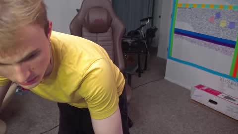 Snapshot of mattcashxxx chatting on December 18, 2:10 am Matt Cash online show from December 18, 2:10 am