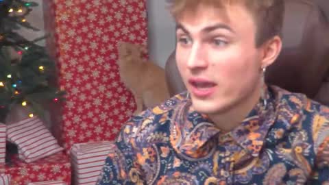 Snapshot of mattcashxxx chatting on December 24, 2:10 am Matt Cash online show from December 24, 2:10 am