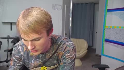 Snapshot of mattcashxxx chatting on February 14, 2:07 am Matt Cash online show from February 14, 2:07 am