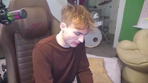 Snapshot of mattcashxxx chatting on September 21, 4:08 pm Matt Cash online show from September 21, 4:08 pm