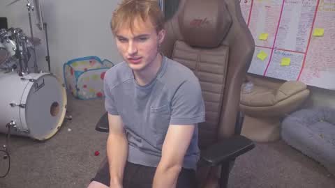 Snapshot of mattcashxxx chatting on September 27, 1:10 am Matt Cash online show from September 27, 1:10 am