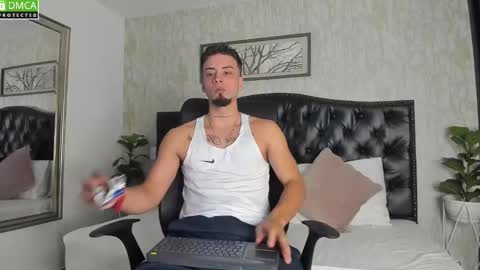 Snapshot of mattdevon chatting on February 17, 7:10 pm Matt online show from February 17, 7:10 pm