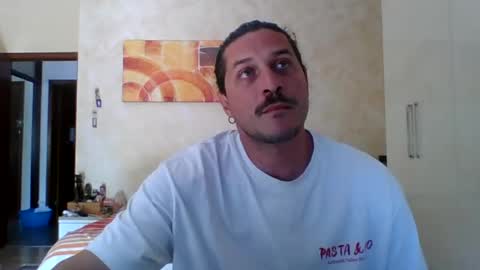 Snapshot of matteushh87 chatting on May 18, 10:21 am matteushh87 online show from May 18, 10:21 am
