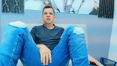 Snapshot of matthew_white2 chatting on June 1, 7:37 pm Matthew online show from June 1, 7:37 pm