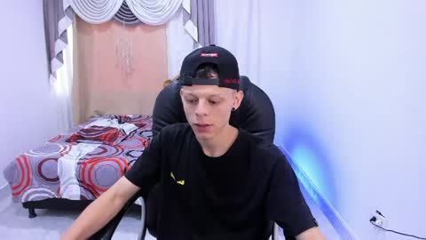 Snapshot of matthewboy_ chatting on May 15, 12:12 pm MatthewBoy online show from May 15, 12:12 pm