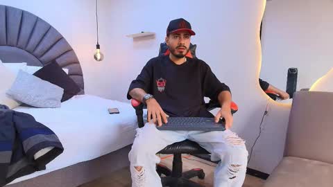 Matthew online show from February 26, 9:03 pm