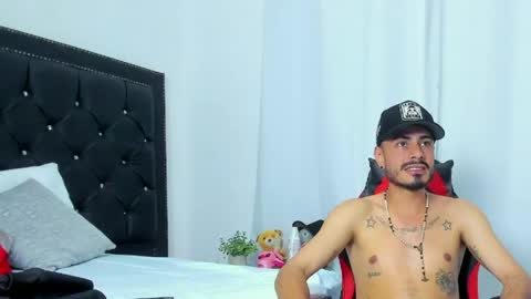 Snapshot of matthewcullenn chatting on May 9, 1:11 am Matthew online show from May 9, 1:11 am