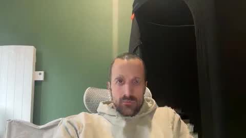 Snapshot of matthias24 chatting on May 17, 11:50 am M online show from May 17, 11:50 am