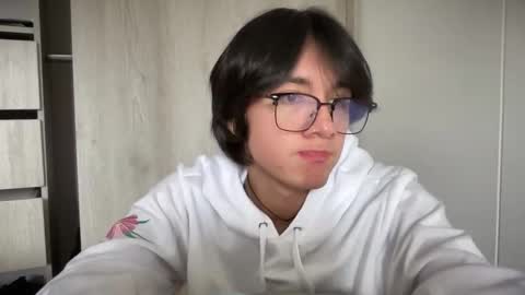 Snapshot of matti_mendez_ chatting on June 4, 7:42 pm Matti Mendez online show from June 4, 7:42 pm