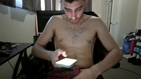 Snapshot of mattsroom123 chatting on February 25, 1:09 am mattsroom123 online show from February 25, 1:09 am