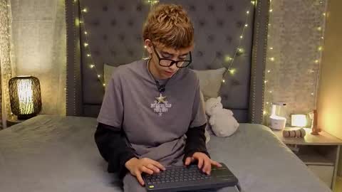 matty_spark online show from January 6, 1:04 pm