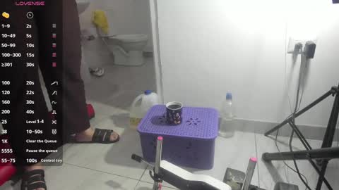 Snapshot of mature_gold1 chatting on April 21, 12:00 pm danna mature online show from April 21, 12:00 pm