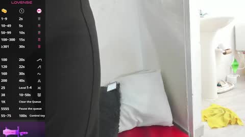Snapshot of mature_gold1 chatting on May 14, 12:01 pm danna mature online show from May 14, 12:01 pm