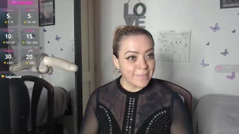 Snapshot of mature_liaa chatting on February 15, 12:26 am Mature liaa online show from February 15, 12:26 am