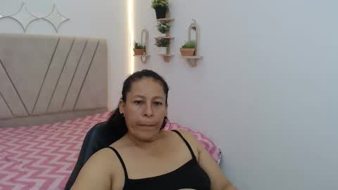 Snapshot of mature_martina_ chatting on April 21, 11:29 pm Martina online show from April 21, 11:29 pm