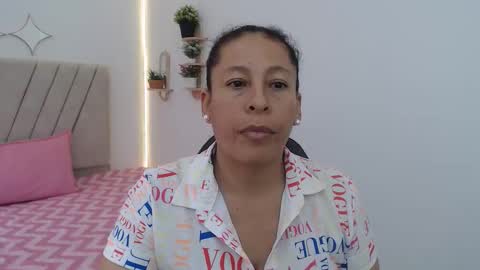 Snapshot of mature_martina_ chatting on April 23, 8:22 pm Martina online show from April 23, 8:22 pm