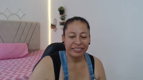 Snapshot of mature_martina_ chatting on April 25, 8:39 pm Martina online show from April 25, 8:39 pm
