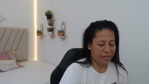 Snapshot of mature_martina_ chatting on April 27, 8:29 pm Martina online show from April 27, 8:29 pm