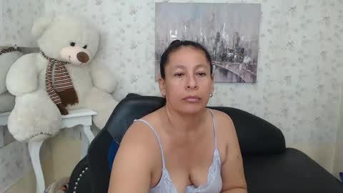Snapshot of mature_martina_ chatting on May 2, 9:36 am Martina online show from May 2, 9:36 am