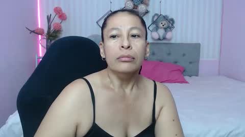 Snapshot of mature_martina_ chatting on May 3, 11:05 am Martina online show from May 3, 11:05 am