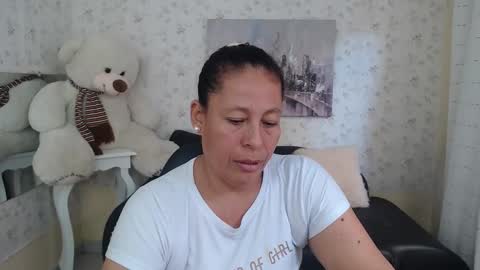 Snapshot of mature_martina_ chatting on May 6, 8:25 pm Martina online show from May 6, 8:25 pm
