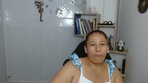Snapshot of mature_martina_ chatting on May 9, 11:10 pm Martina online show from May 9, 11:10 pm
