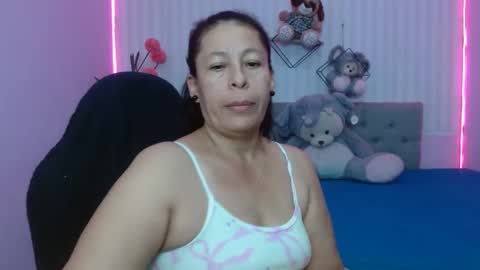 Snapshot of mature_martina_ chatting on May 17, 11:06 am Martina online show from May 17, 11:06 am
