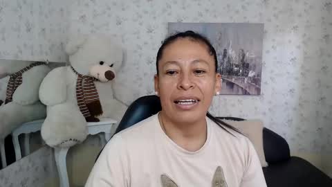 Snapshot of mature_martina_ chatting on May 19, 9:54 pm Martina online show from May 19, 9:54 pm