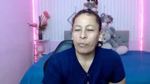 Snapshot of mature_martina_ chatting on May 22, 10:37 pm Martina online show from May 22, 10:37 pm