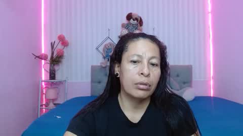Snapshot of mature_martina_ chatting on May 28, 12:24 pm Martina online show from May 28, 12:24 pm