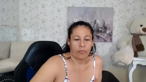 Snapshot of mature_martina_ chatting on May 31, 1:18 pm Martina online show from May 31, 1:18 pm