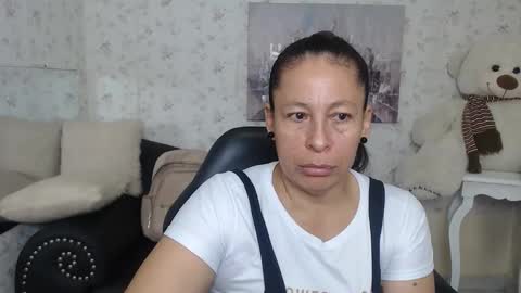 Snapshot of mature_martina_ chatting on June 1, 10:00 pm Martina online show from June 1, 10:00 pm