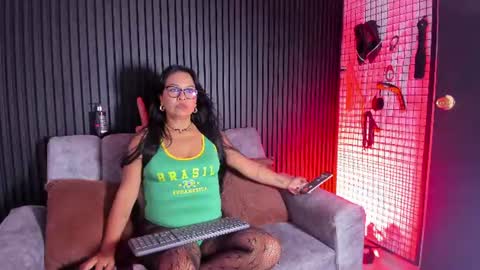 Snapshot of mature_naughty_x chatting on June 15, 3:31 am DEBORA online show from June 15, 3:31 am