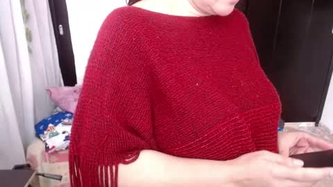 Snapshot of mature_wolf chatting on December 12, 4:43 pm Sonia online show from December 12, 4:43 pm